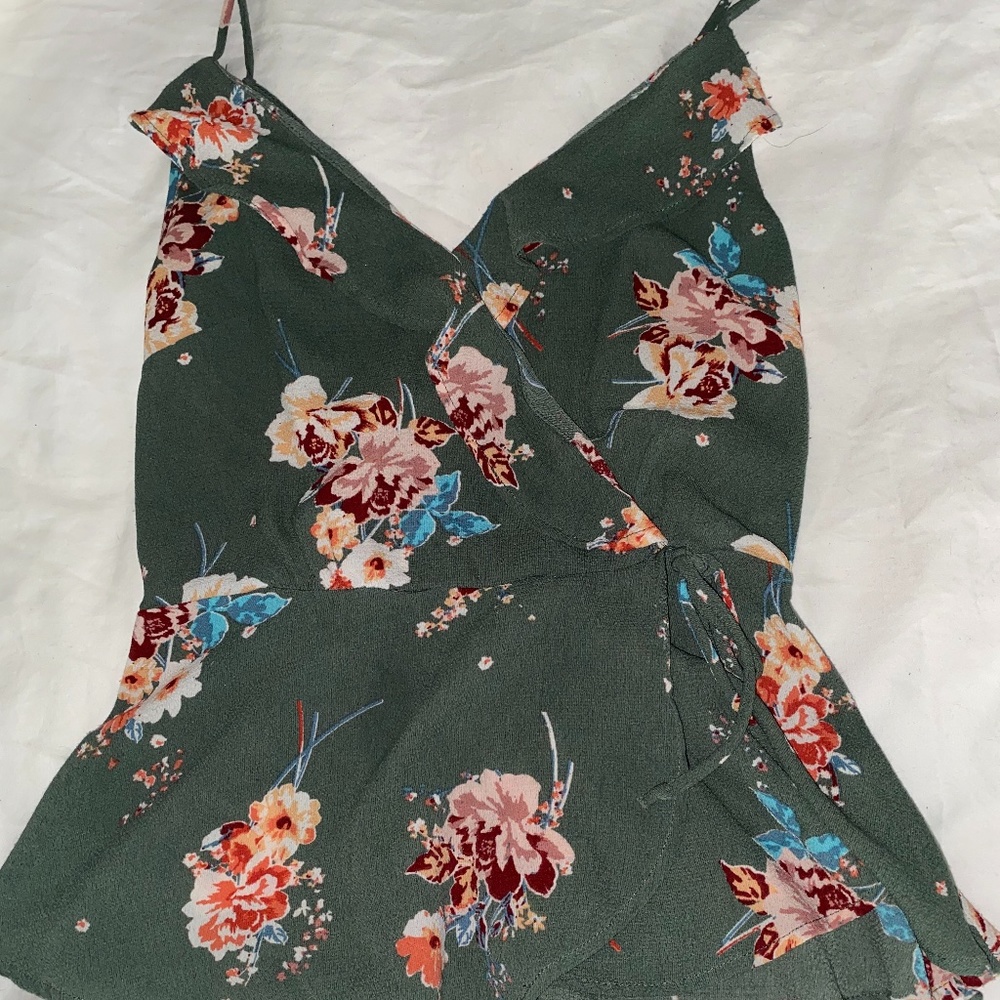 Floral Top - Picture 2 of 3